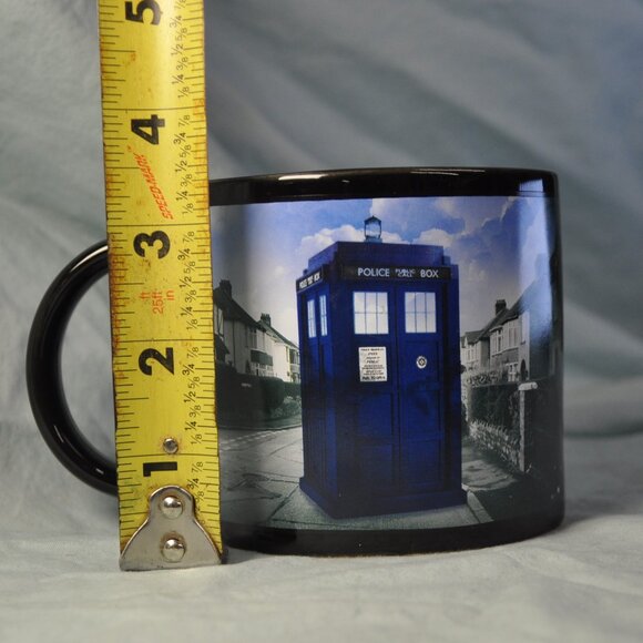 14 oz 2014 disappearing Tardis Dr. Who mug (w957) - Picture 2 of 8